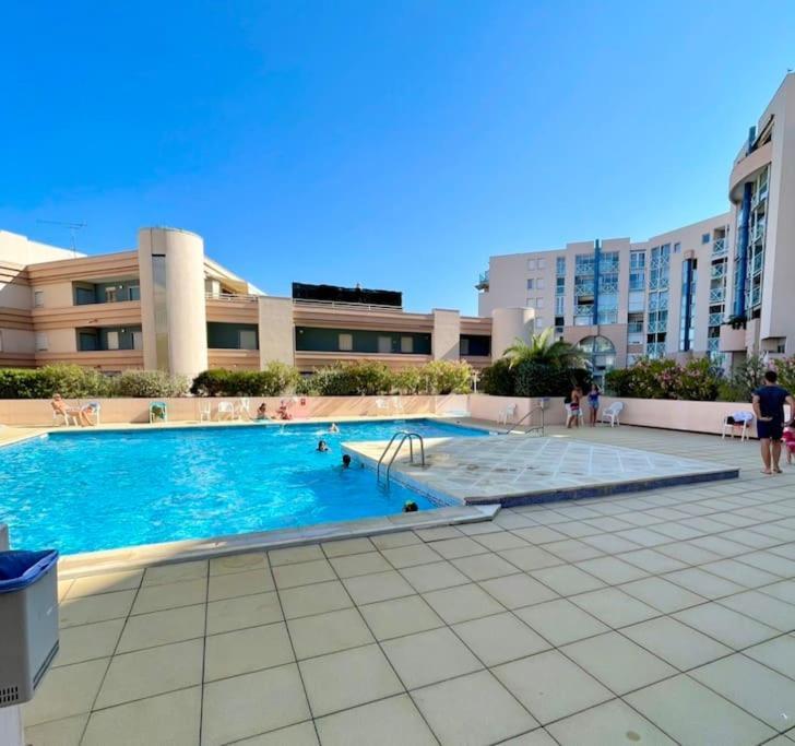 Joli Avec Piscine Apartment Sete