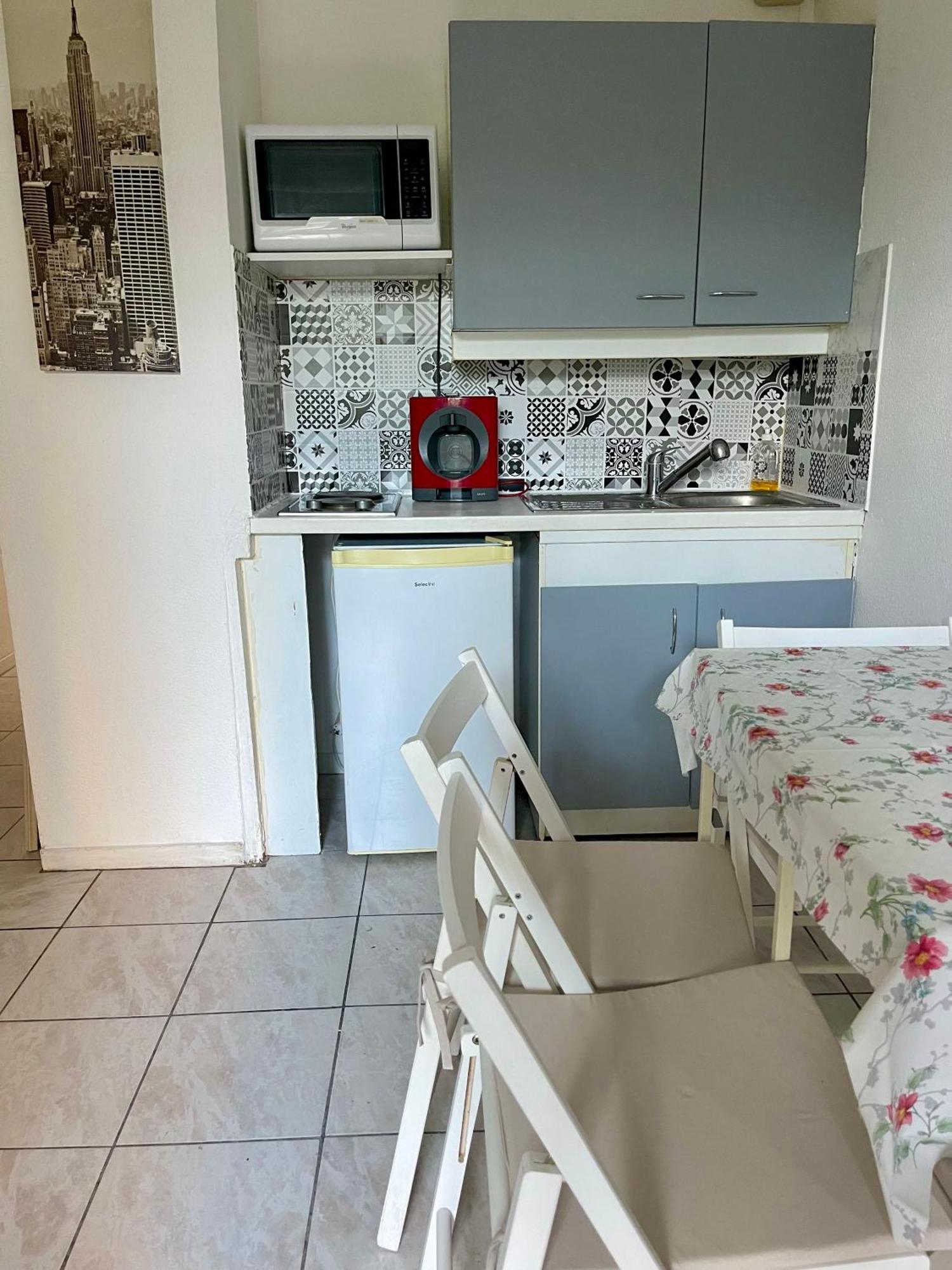 Joli Avec Piscine Apartment Sete