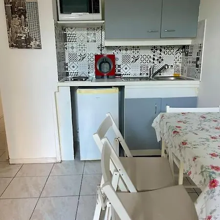 Joli Appartement Avec Piscine Sete Exterior photo